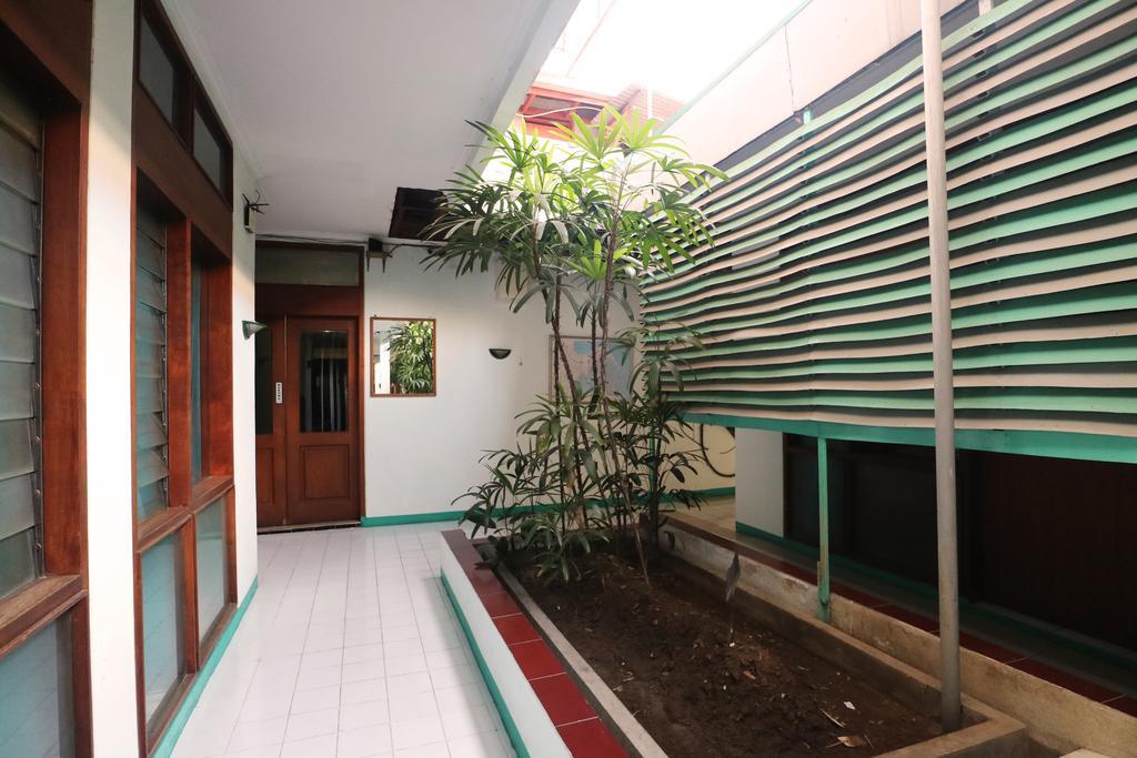 Hotel Keluarga Djagalan Raya Surabaya Eksteriør bilde