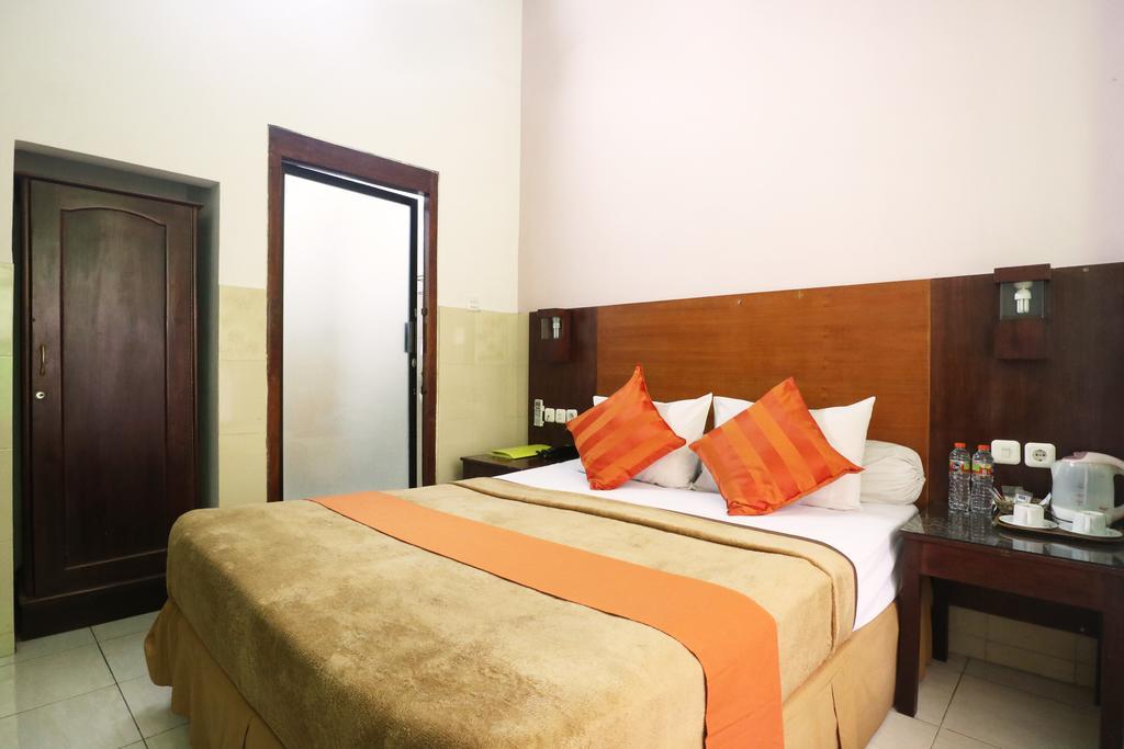 Hotel Keluarga Djagalan Raya Surabaya Eksteriør bilde