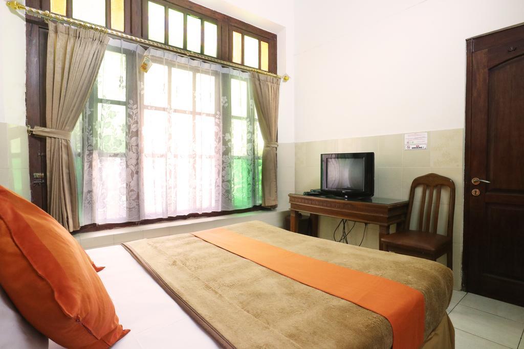 Hotel Keluarga Djagalan Raya Surabaya Eksteriør bilde