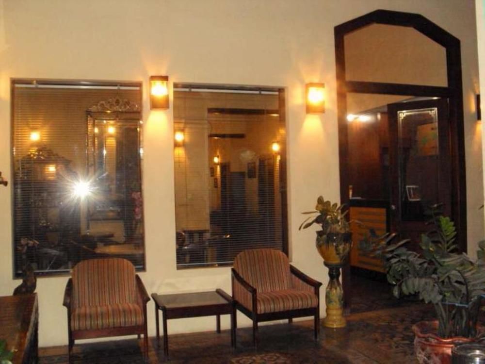 Hotel Keluarga Djagalan Raya Surabaya Eksteriør bilde