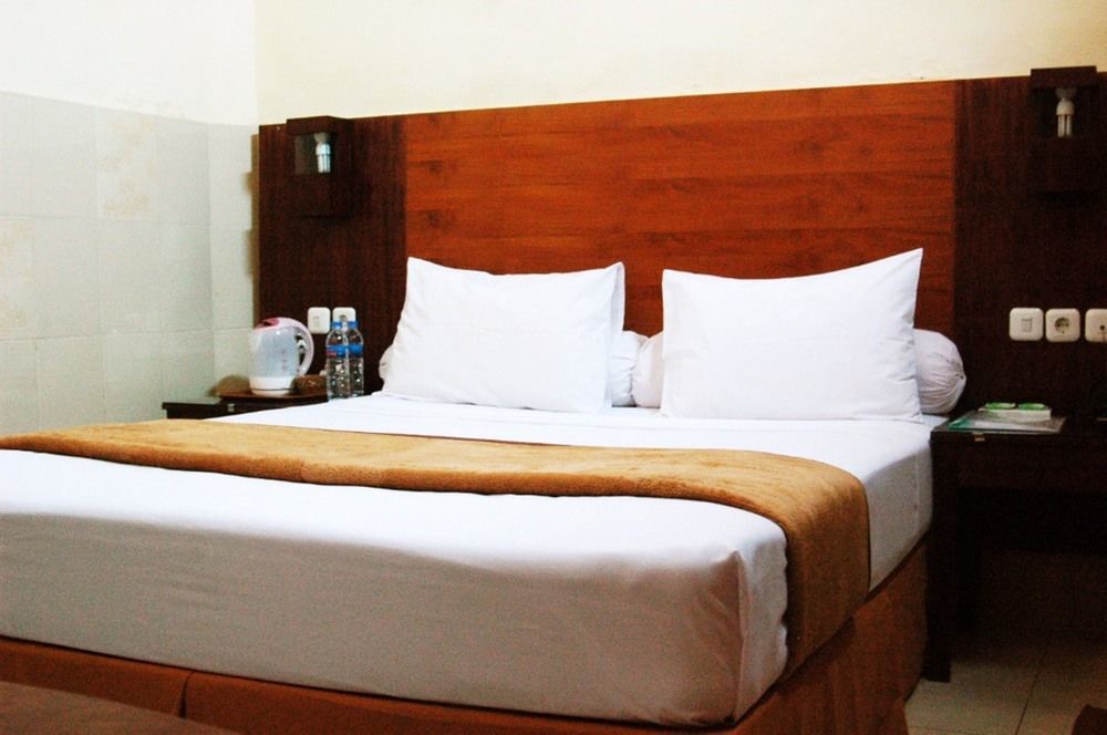Hotel Keluarga Djagalan Raya Surabaya Eksteriør bilde