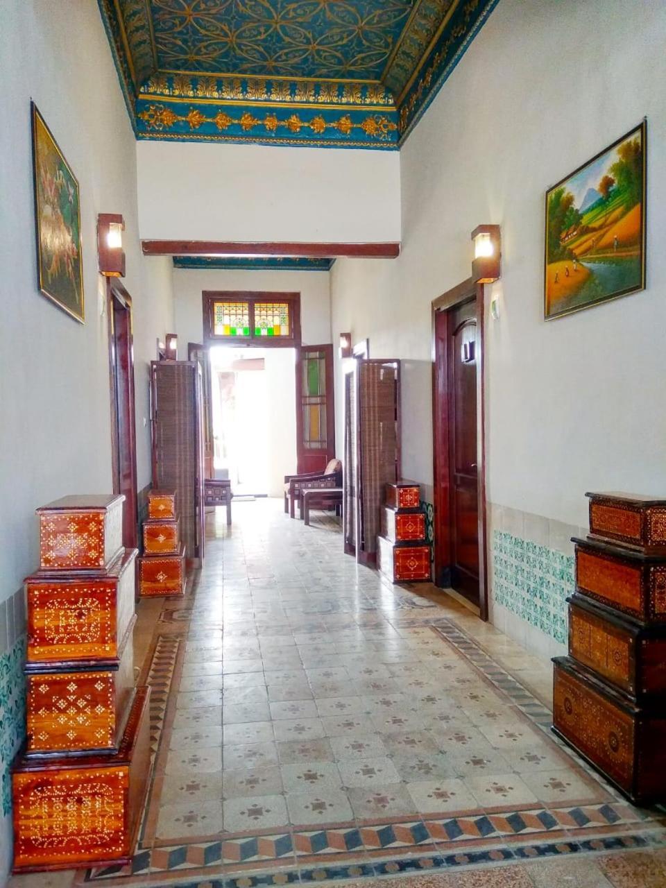 Hotel Keluarga Djagalan Raya Surabaya Eksteriør bilde