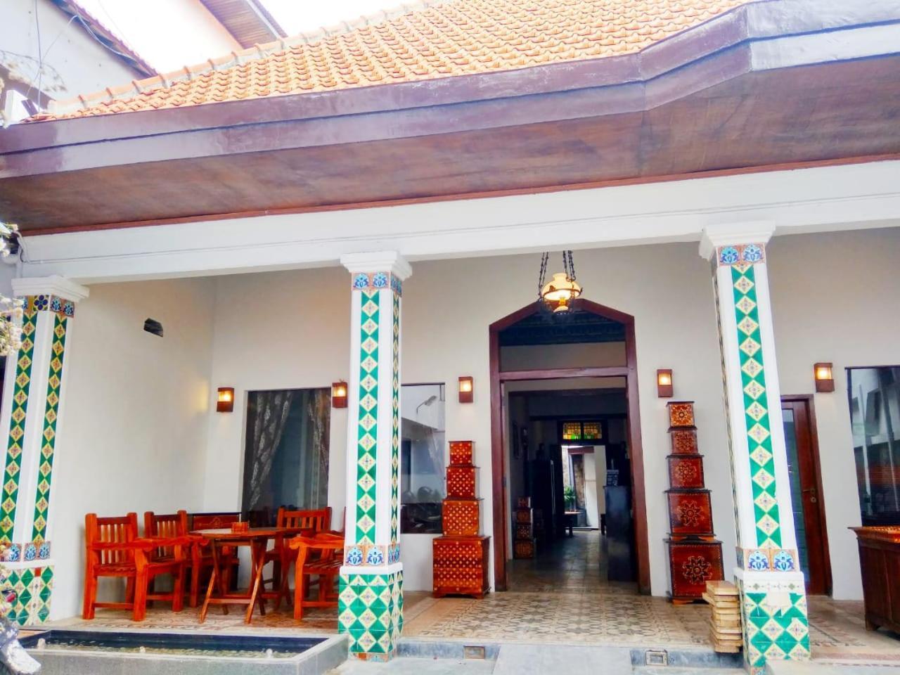 Hotel Keluarga Djagalan Raya Surabaya Eksteriør bilde