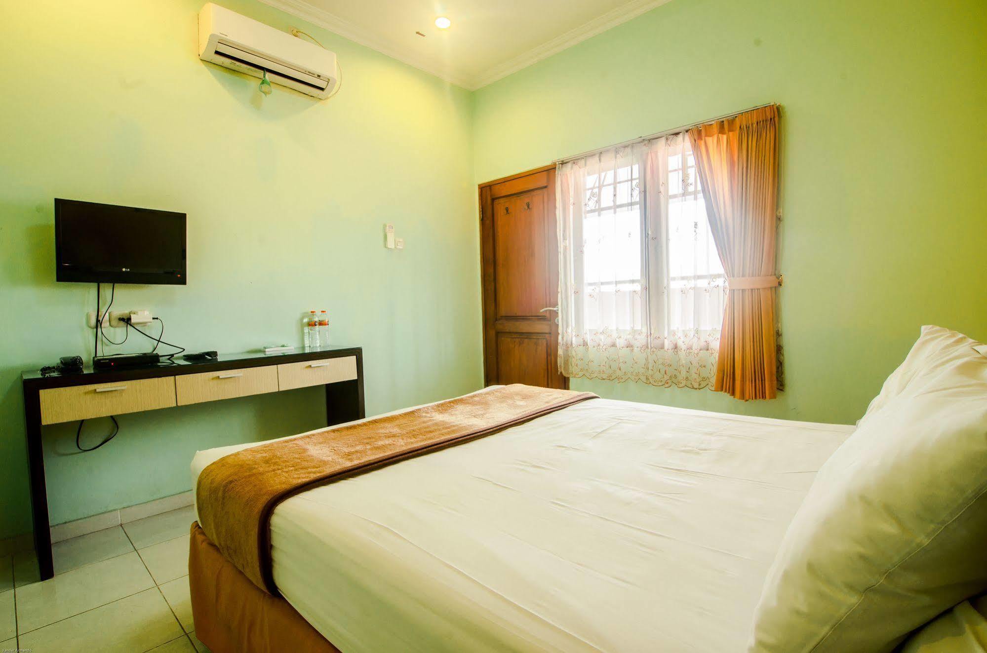 Hotel Keluarga Djagalan Raya Surabaya Eksteriør bilde